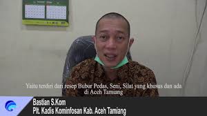 Tak pernah bosan orang indonesia dengan bubur ayam kuning untuk sarapan. Safari Subuh Kota Kualasimpang Bersama Bupati Dan Wakil Bupati
