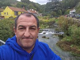 Hello im mark new here looking for friend just women please