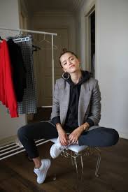 2020 Kapsonlu Sweatshirt Modelleri Ve Kombinleri Alimli Kadin Stil Kiyafetler Tarz Moda Moda Stilleri