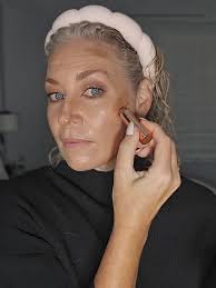 How to Wear 2 Contours in Dress to Play