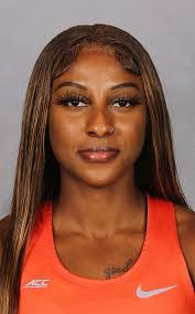 Kiara Grant's Instagram, Twitter & Facebook