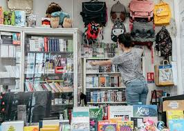 The company s stores offer books on current affairs, art, dance, religion, fiction, science, sports, recreation and pets. 2w19aj B Nxmmm