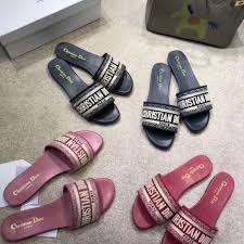 The dior dway slides are definitely the it shoe of this summer and i completely understand why. Pin On Dior Shoes