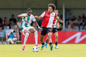 Stengs luistert rentree bij Feyenoord op met doelpunt en assist