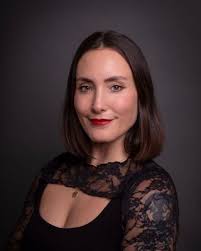 Anna Halliday's Instagram, Twitter & Facebook