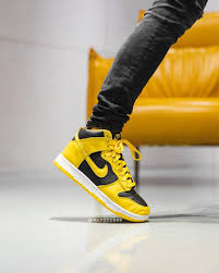 der nike dunk high varsity maize von 1985 konnte in diesem jahr wieder droppen nike dunk nike sneaker