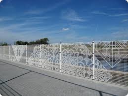 Knitting Chain Link Fencing Into A Work Of Art Outdoor Fence Art Chain Link Fence
