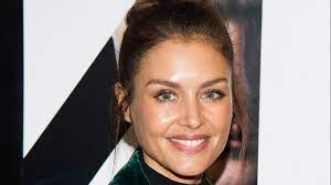 Paper lives — netflix film. The One Hannah Ware Leads Cast For Netflix Soulmate Sci Fi Series Deadline