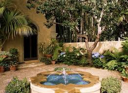 A Classic Spanish Style Courtward With The Traditional Pool Is A Cool And Mediterranean Garden Design Mediterranean Landscape Design Mediterranean Landscaping