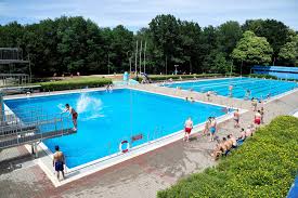 Andere wie das freizeitbad brohltal in kempenich. Fur Besuch Im Freibad Braucht Es Im Saarland Keinen Corona Test Mehr