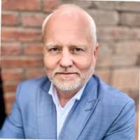 900+ "Pales" profiles