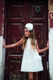 Come un ärmelabschlusd, è fissato un decorativi in organza increspato. Abile Box Auto Polvere Vestiti Da Comunione Corti Davanti E Lunghi Dietro Settimanaciclisticalombarda It