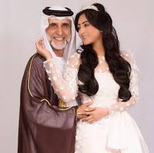 حبيب غلوم الفنان الإماراتي، ديانته وهل هو مسلم أم مسيحي وسني أم شيعي، متزوج من الفنانة هيفاء حسين، من هم أولاده وما علاقته بالفنانة نسرين طافش، ابنه يوسف وحقيقة تغزل مي العيدان به، عمره وتاريخ ميلاده وبرجه الفلكي. Ø­Ø¨ÙŠØ¨ ØºÙ„ÙˆÙ… Ø´ÙŠØ¹ÙŠ