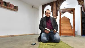 Pierre (aller) chez son copain. La Priere Du Ramadan Peut Tres Bien Etre Faite A La Maison