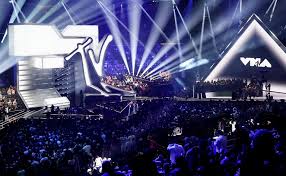 Die MTV Awards haben es in sich: Schrille Outfits, nackte Haut und ein  Nippel-Gate - n-tv.de