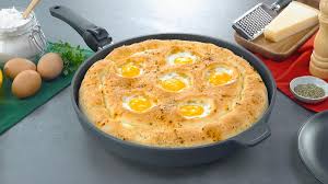 Maybe you would like to learn more about one of these? Ricetta Pizza Con Pancetta Patatine Fritte Mozzarella Filante E Uova Al Forno