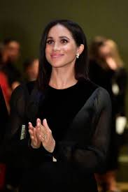 Meghan Duchess Of Sussex Opens Oceania At Royal Academy Of Arts On Meghan Markle Hair Harry And Meghan News Meghan Markle