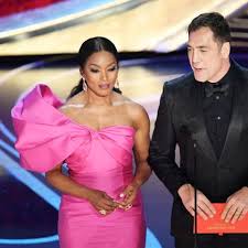 Angela bassett is an american actress, director, and activist. Angela Bassett S 2019 Oscars Look Is One For The Ages