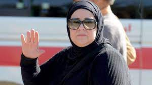 حالة من الضجة انتشرت عبر وسائل التواصل الاجتماعي بعد انتشار انباء وفاة الفنانة دلال عبد العزيز عن عمر يناهز ال61 عامًا بعد صراع عنيف مع المرض. L1k6 Brw Bzywm