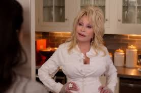 Dolly parton leads the christmas movies you can look forward to watching on netflix (picture: 15 Family Christmas Movies To Watch On Netflix In 2020
