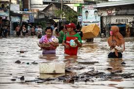 Selain daripada pencemaran, aktiviti pembalakan yang berleluasa juga mengakibatkan tanah runtuh dan banjir kilat berlaku. Mencari Akar Masalah Banjir Di Kota Besar Indonesia Mongabay Co Id Mongabay Co Id