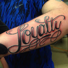 55 Schone Loyalitat Tattoo Designs Und Bedeutungen Courage Honor 2018