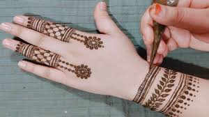 Latest Easy Mehndi Design For Back Hands Stylish Gol Tikki Mehndi Desi Nel 2020 Semplici Disegni Mehndi Henne Mani Mehandi Designs