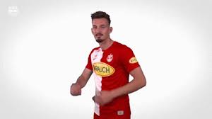 In der vergangenen saison hat der angreifer unter marsch einen großen sprung gemacht und wesentlich mehr spielzeit bekommen, als ihm die meisten. Fc Red Bull Salzburg Mergim Berisha Gif Fc Red Bull Salzburg Mergim Berisha You Discover Share Gifs
