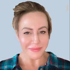 Back to my pixie cut roots 💇🏻‍♀️🫶🏻💋