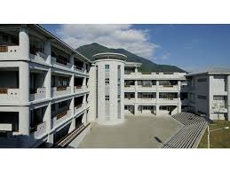 慈濟學校財團法人慈濟科技大學（英語：tzu chi university of science and technology），簡稱慈科大，是一所在臺灣花蓮的私立科技大學，共有兩個學院，5個學系。 1989年，慈濟護理專科學校創校，設有二年制護理科。 1990年，增設五年制護理助產科。 æ…ˆæ¿Ÿå¤§å­¸é™„å±¬é«˜ç´šä¸­å­¸