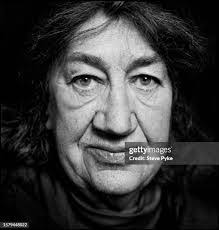 Caroline Bardwell's Instagram, Twitter & Facebook