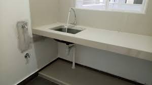 Apalagi, top table atau bagian atas meja kabinet adalah salah satu elemen yang berpengaruh terhadap design dapur dan kenyamanan saat memasak karena hampir segala aktivitas bertumpu di sini. Table Top Countertop Meja Dapur Konkrit