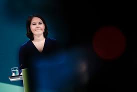 She was the dance trainer/mentor for. Annalena Baerbock Angebliches Nacktfoto Aufgetaucht Hier Ist Nicht Die Kanzlerkandidatin Zu Sehen News De