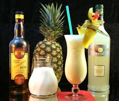 Il cocktail estivo ricco di frutta fresca è un ottimo aperitivo analcolico da gustare in compagnia: Pina Colada Storia Ricetta E Versioni Del Cocktail Dei Pirati Bar It