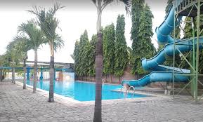 Didalamnya ada berbagai wahana wisata yang pastinya sangat instagramebel. Harga Tiket Masuk Kolam Renang Waterplay Karanganyar Info Karanganyar
