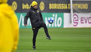 Doch was er gegen lucien favre zeigt, schockt alle. Bvb Trainer Lucien Favre Im Interview Der Unterschied Ist Dass Titel Fur Immer Bleiben