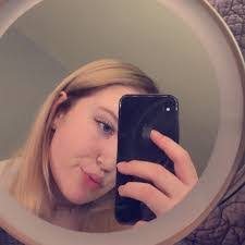 Rebecca Eversole's Instagram, Twitter & Facebook