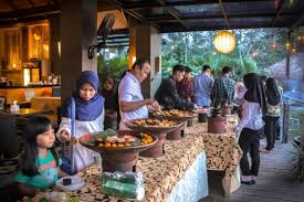 Rumoh kito jambi berjarak sekitar 12 kilometer dari bandara sultan thaha. Berbagai Makanan Lezat Suguhan Rumah Kito Resort Hotel Metrojambi Com Berita Jambi Digital