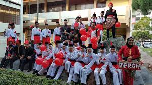 Kv ipoh menawarkan lima program diploma vokasional dalam bidang teknologi penyejukan & penyamanan udara, sistem komputer & rangkaian, perbankan, pemasaran dan teknologi pembinaan. Logo Kolej Vokasional Ipoh
