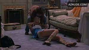 Kate Hudson Underwear hot scene in Almost Famous - UPSKIRT.TV