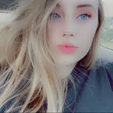 Samantha Loomis's Instagram, Twitter & Facebook