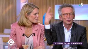 Après avoir réalisé des films de cinema et de télévision, il revient a la photo pour le journal elle dans les années 90. Julie Andrieu Revele Qu Elle Est Cousine Avec Patrice Leconte Video Dailymotion