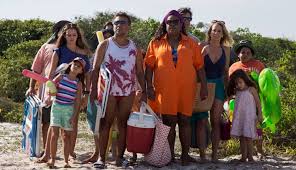 Em os farofeiros, os colegas de trabalho, lima, alexandre, rocha e diguinho decidem sair juntos em uma viagem com suas famílias para curtir o feriadão. Os Farofeiros Desventuras De Um Verao Carioca Design Culture