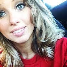 Amber Maclin's Instagram, Twitter & Facebook