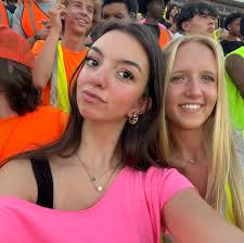 Hi everyone! I'm Nil, and I'm from Florida! I'm not 100% committed to UC  Berkeley yet, but it is one of my top choices! I am a molecular & cellular  biology major