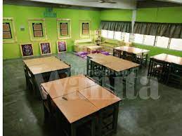 Dia tmbuh d keluarga kelas menengah dari seorang ayah bernama haris dan ibu brnama nia. Kelas3 Mingguan Wanita