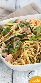 Nouilles Chinoises Sautees A La Courgette Et Au Saumon Recettes Nouilles Chinoises Nouilles Chinoises Plats Cuisines
