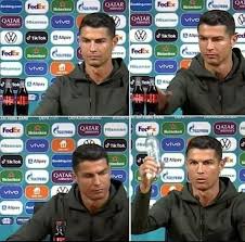 Причем это не украинский, это международный. Ronaldu I Koka Kola Futbolist Otodvinul Butylki S Napitkom Coca Cola Chtoby Pokazat Svoe Otnoshenie K Zozh
