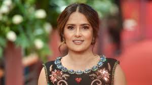 Salma hayek as pina auriemma on set of the new ridley scott movie house of gucci 04/22/2021. Salma Hayek Shows Off Natural Waves In Latest Makeup Free Selfie See Photo Allure