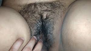 LA CONCHA PELUDA CON CANAS DE UNA MADURITA.